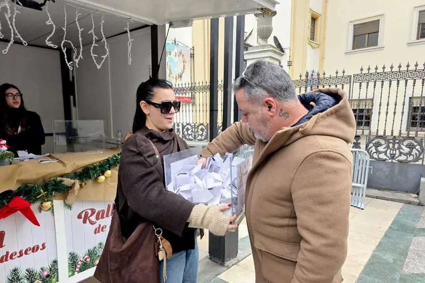 Primer Sorteo del &Aacute;rbol de los Deseos / Laura Ortiz