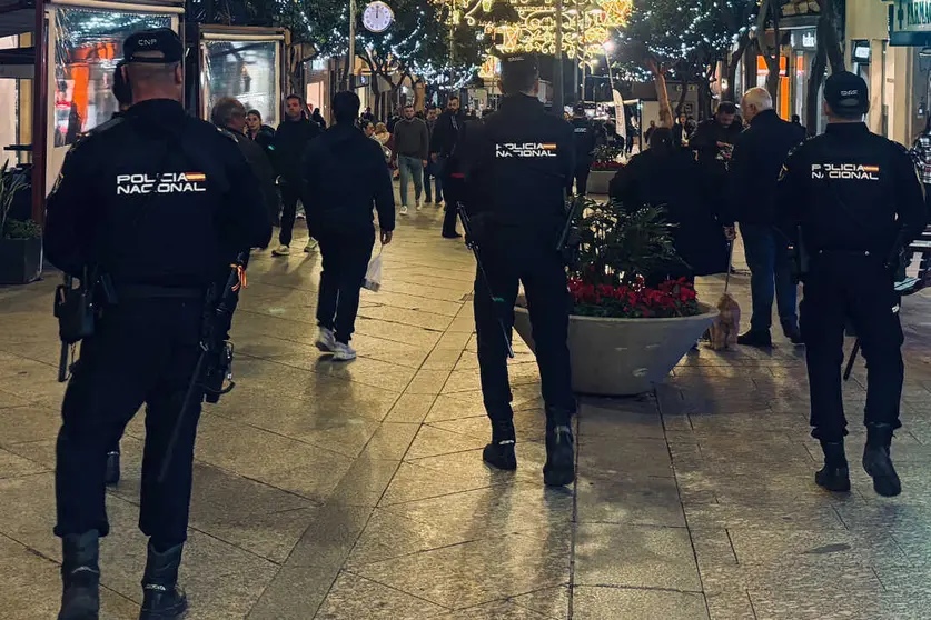 M&aacute;s polic&iacute;as, m&aacute;s presencia y m&aacute;s prevenci&oacute;n: este es el plan de seguridad de Ceuta en Navidad / Alma Palomino