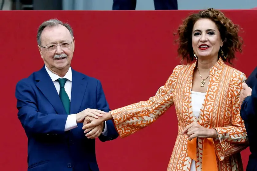 Juan Vivas, presidente de la Ciudad Aut&oacute;noma, junto a Mar&iacute;a Jes&uacute;s Montero, ministra de Hacienda 
