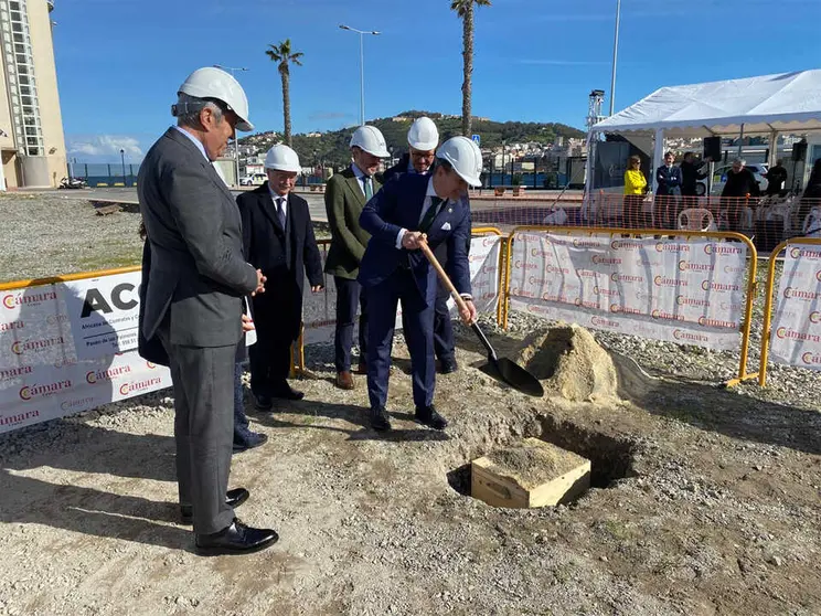 Colocaci&oacute;n de la primera piedra de la incubadora de alta tecnolog&iacute;a Odissea