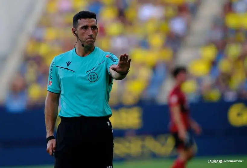 Gorka Etayo Herrera, colegiado designado para el Ceuta - Cultural Leonesa. Foto: LaLiga