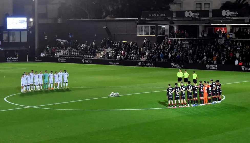 Emotivo minuto de silencio en el Murube en memoria del capit&aacute;n &Aacute;lvaro Garc&iacute;a&nbsp;