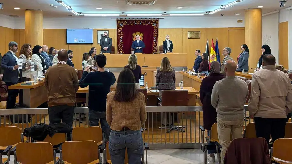  La Asamblea ha guardado un minuto de silencio en recuerdo del Holocausto./Alma Palomino 