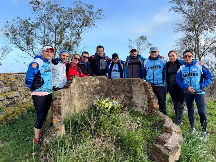 Emotivo homenaje del Club de Monta&ntilde;a Anyera a To&ntilde;o Campoamor. Foto: Anyera Ceuta