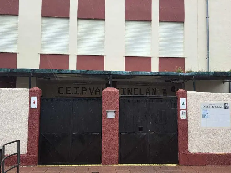 El colegio Valle Incl&aacute;n cerrado durante la jornada de este mi&eacute;rcoles / Laura Ortiz