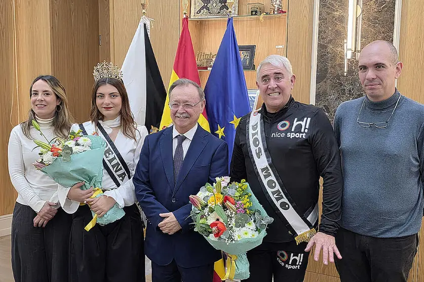 REINA Y MOMO 2026