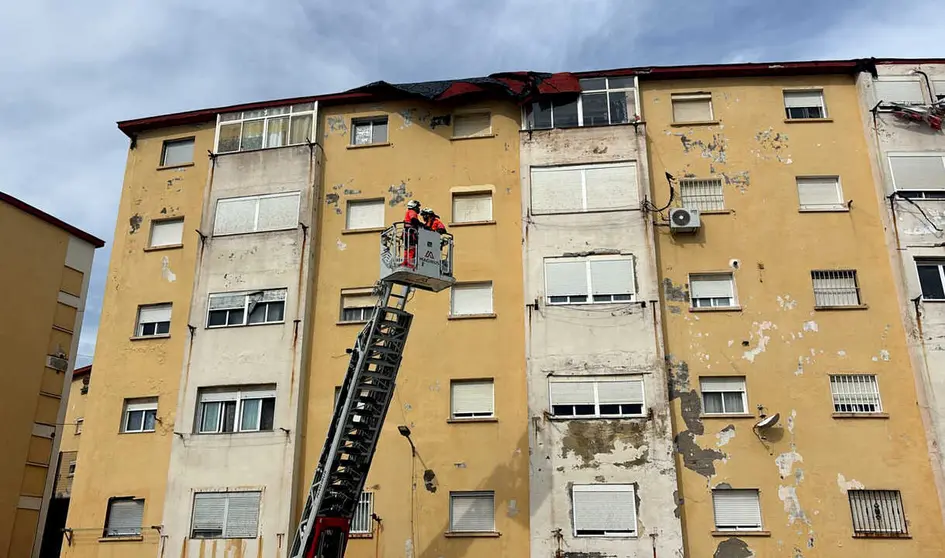 Lo bomberos act&uacute;an en Juan XXIII durante la ma&ntilde;ana de este s&aacute;bado