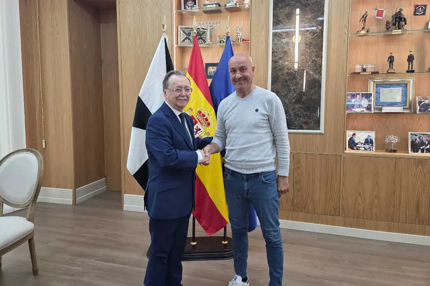 Encuentro entre Juan Vivas y Rachis Sbihi, portavoz de AUGC Ceuta / AUGC