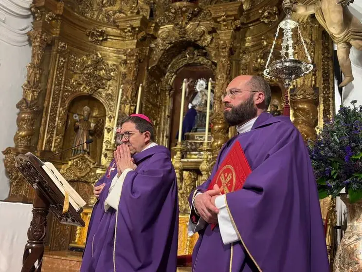 Misa en la Parroquia Santa Maria de &Aacute;frica / Alma Palomino