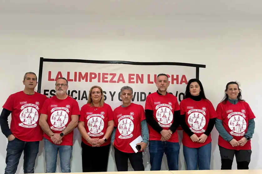 CCOO y UGT convocan huelga en colegios, hospitales y edificios p&uacute;blicos / Alma Palomino