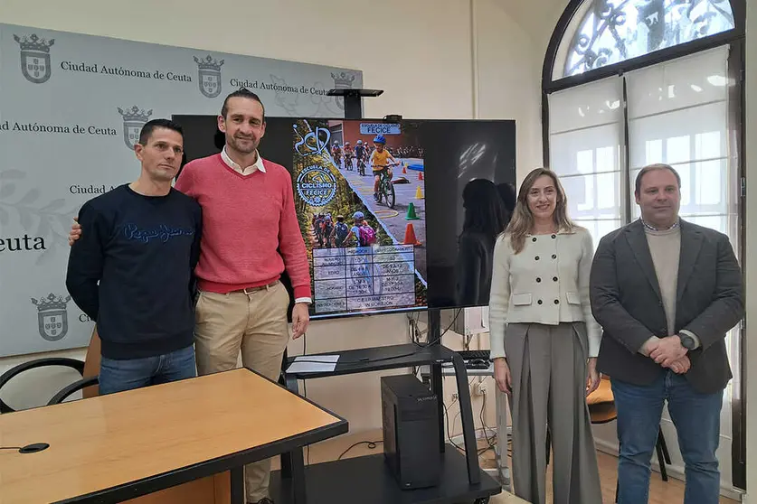 Presentaci&oacute;n de la Escuela de Ciclismo / C&eacute;sar Mart&iacute;n