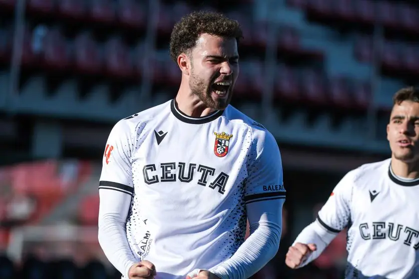 Marcos Fern&aacute;ndez celebra el gol en Anduva. Foto: Zaki / AD Ceuta FC.