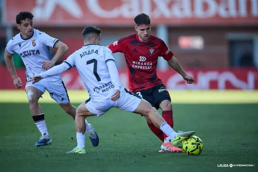 Encuentro entre el CD Mirand&eacute;s y la AD Ceuta FC. Foto: La Liga