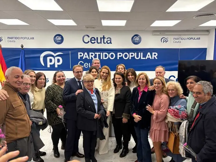 Acto de entrega del premio a la Mujer 10 del Partido Popular a Nazaret Compaz / Alma Palomino