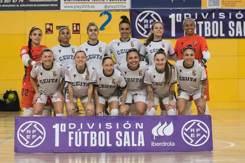 Las jugadoras de la AD Ceuta FC en el duelo frente a la AE Penya Esplugues.