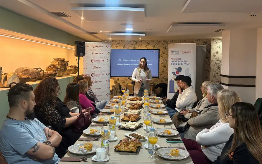 &lsquo;Acelera la transformaci&oacute;n digital de tu PYME&rsquo; , ponencia de Mar&iacute;a Badim&oacute;n / Alma Palomino