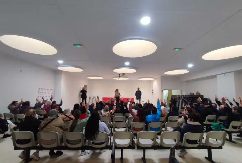 Asamblea en la que se determin&oacute; la desconvocatoria de la huelga