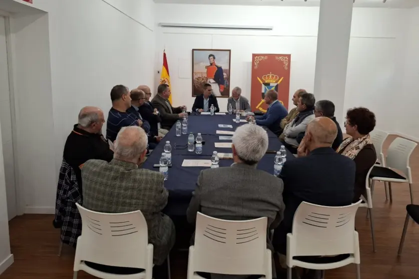 La Biblioteca Hist&oacute;rico Militar de Ceuta retoma 'Un caf&eacute;, un libro'