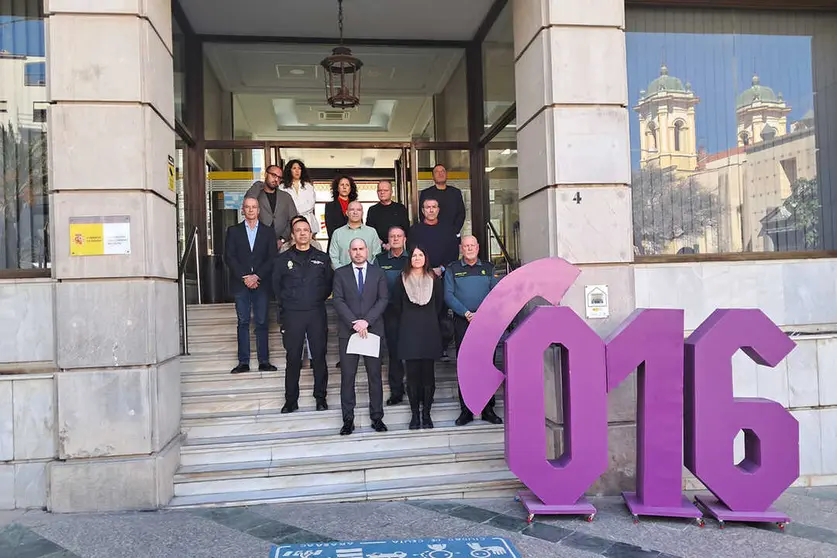Minuto de silencio en la Delegaci&oacute;n del Gobierno / C&eacute;sar Mart&iacute;n