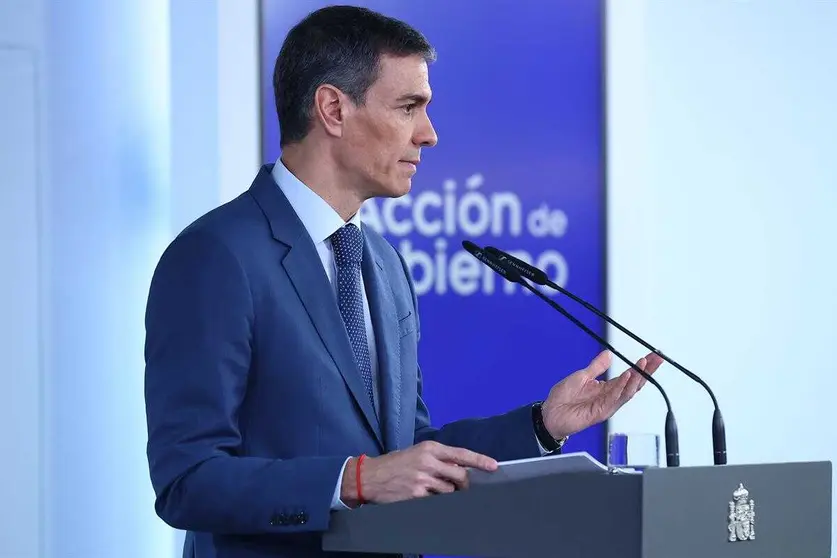 El presidente del Gobierno, Pedro S&aacute;nchez, comparece ante los medios de comunicaci&oacute;n tras el Consejo de Ministros extraordinario. | Pool Moncloa / Fernando Calvo