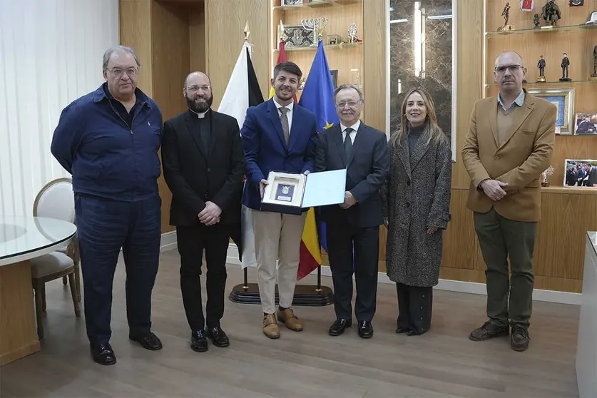 Recepci&oacute;n a Ad&aacute;n del Campo, pregonero de la Semana Santa 2026