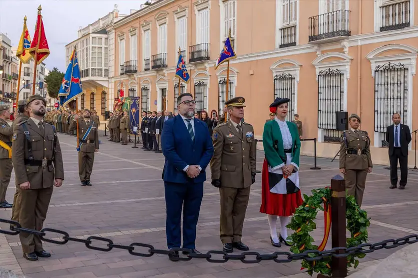 Entrega de la Bandera de Espa&ntilde;a a la Casa de Ceuta en Melilla