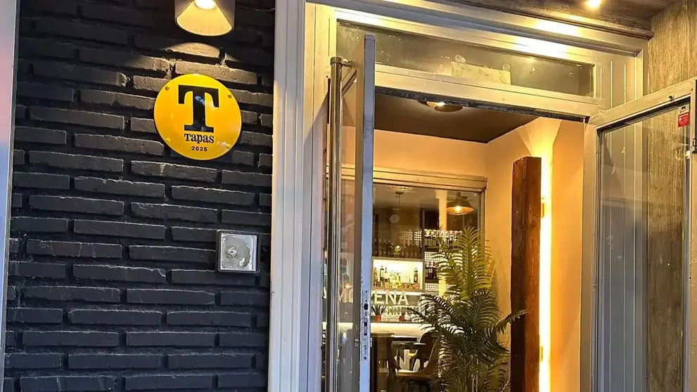 La T de Oro ya luce en la fachada de La Morena