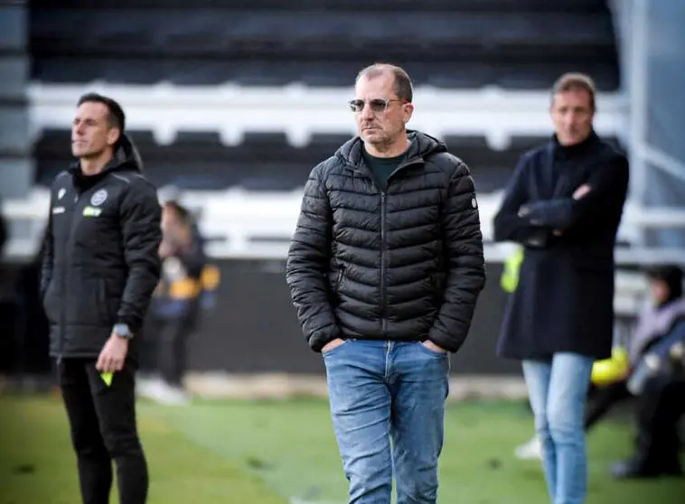 Jos&eacute; Juan Romero durante el encuentro entre el Burgos y la AD Ceuta FC