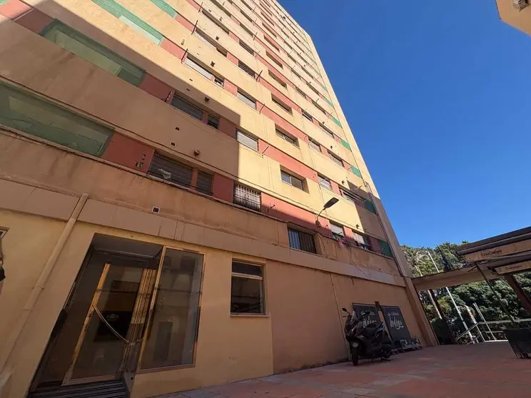 Inundaci&oacute;n y malos olores en los pisos militares de la avenida Espa&ntilde;a: los vecinos denuncian "abandono" / Alma Palomino