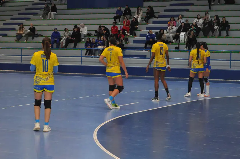 Encuentro del Balonmano Estudiantes en la pista de La LIbertad - Ilias Buyema