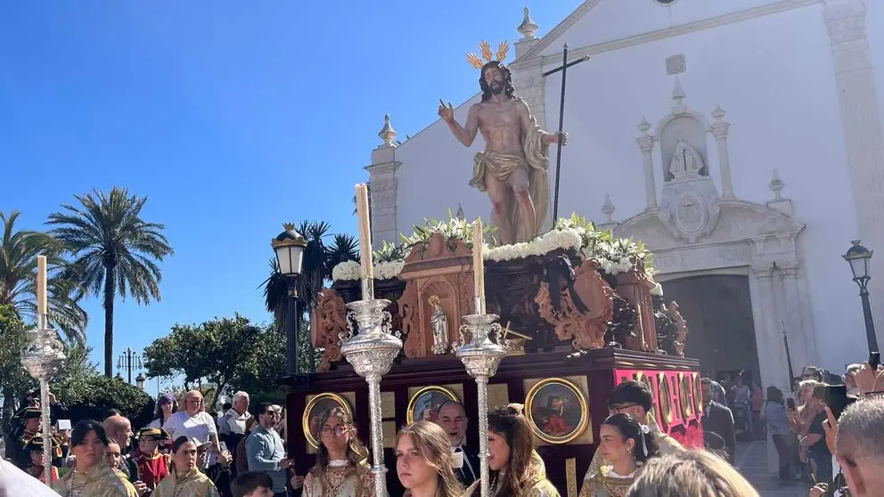  El Resucitado procesiona en el Domingo de Resurrecci&oacute;n para poner el cierre a la Semana Santa 