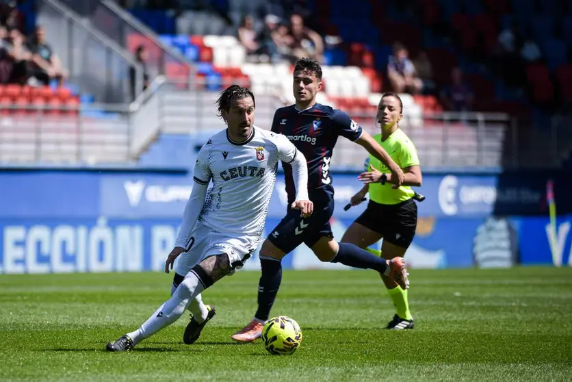 Jos&eacute; Campa&ntilde;a durante el encuentro entre la SD Eibar y la AD Ceuta FC. Foto: Zaki