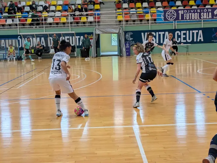 Partido entre la AD Ceuta FC y el MRB M&oacute;stoles de Primera Iberdrola.