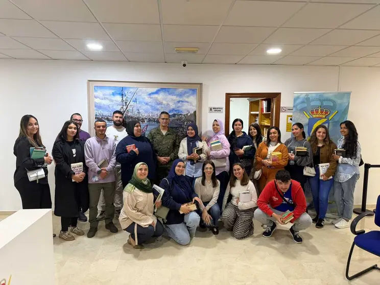 Libros que cuentan la historia de Ceuta: as&iacute; se ha celebrado el D&iacute;a del Libro 2026 en la Biblioteca Militar / Ej&eacute;rcito