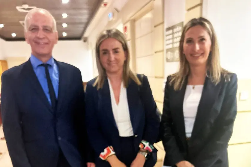 Cristina D&iacute;az y Abdelhakim Abdeselam​, senadores populares por Ceuta, junto a la ministra de Deportes