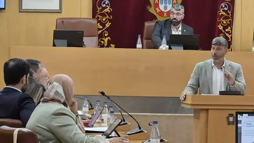  Mustafa durante su intervenci&oacute;n en el Pleno del Debate sobre el Estado de la Ciudad. /Laura Ortiz 