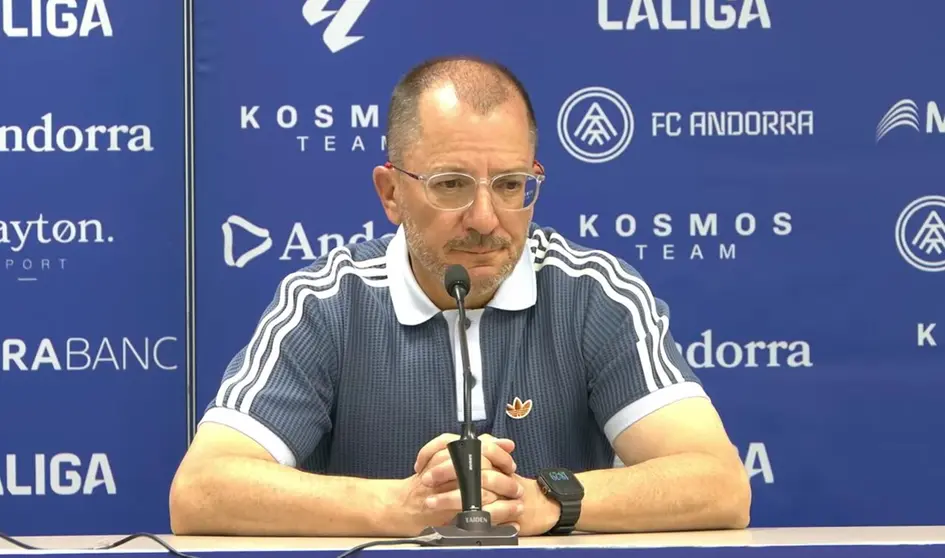 Jos&eacute; Juan Romero en la sala de prensa del Estadi de la FAF.
