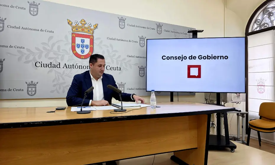 El portavoz del Gobierno, Alejandro Ram&iacute;rez, durante la rueda de prensa de este martes / Laura Ortiz