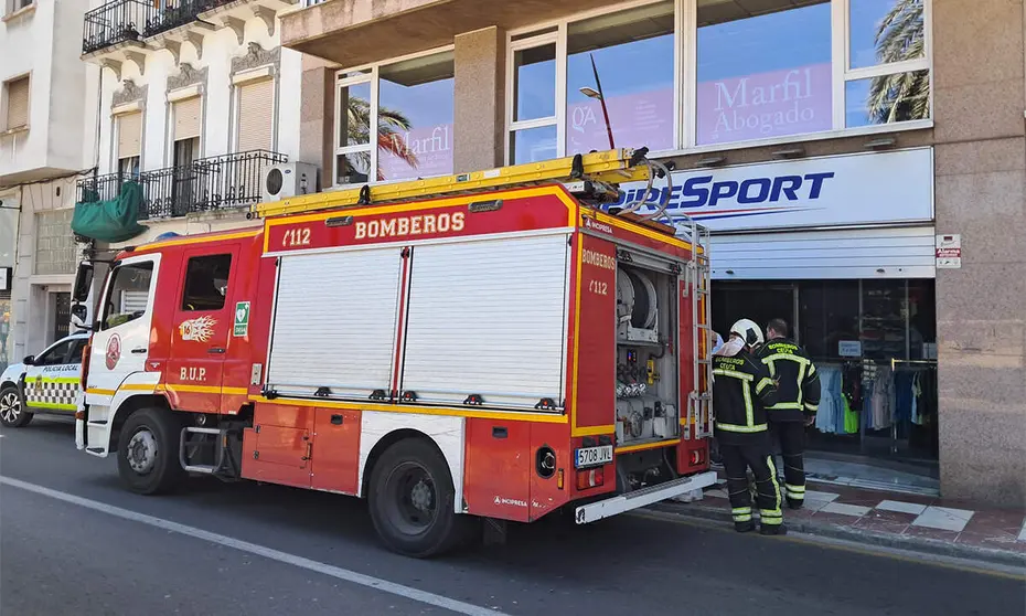 Incendio leve en La Marina / C&eacute;sar Mart&iacute;n