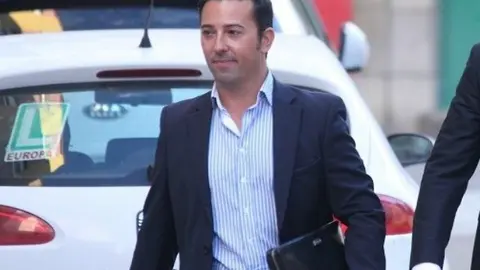 Antonio L&oacute;pez, uno de los principales encausados, durante su llegada al Juzgado / Archivo