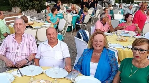 Cena de Feria para mayores / Archivo