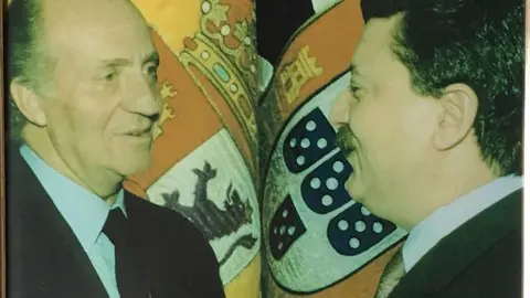 Antonio Sampietro, junto a Juan Carlos I / Archivo