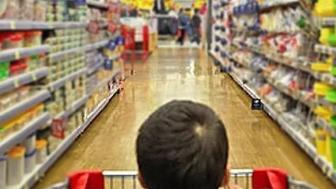 Casi todos los supermercados, abiertos / Archivo