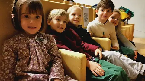 Ni&ntilde;os en el Revell&iacute;n