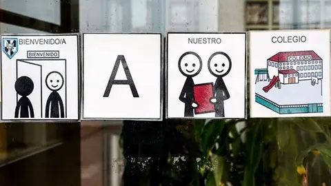 Pictogramas en un centro escolar / Archivo