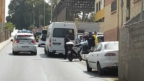 Un microbus se lleva a varios menores de Santa Amelia en agosto de 2021/ Archivo
