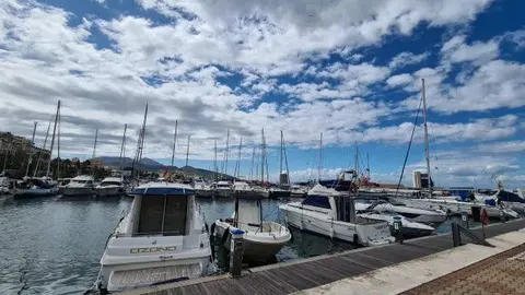 Nubes altas sobre la bah&iacute;a /Archivo