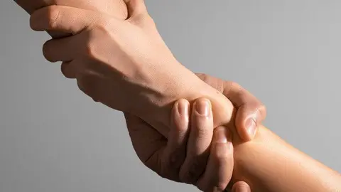 Llamamiento para la prevenci&oacute;n del suicidio / Archivo