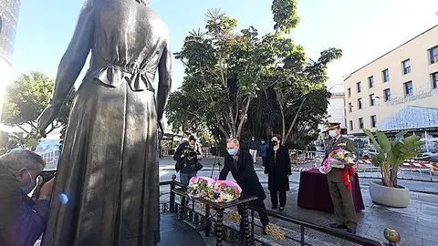 Ofrenda floral con motivo del D&iacute;a de la Constituci&oacute;n / Archivo