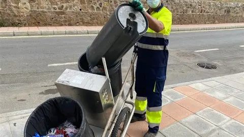 Operario de TRACE ejerciendo su labor / Archivo